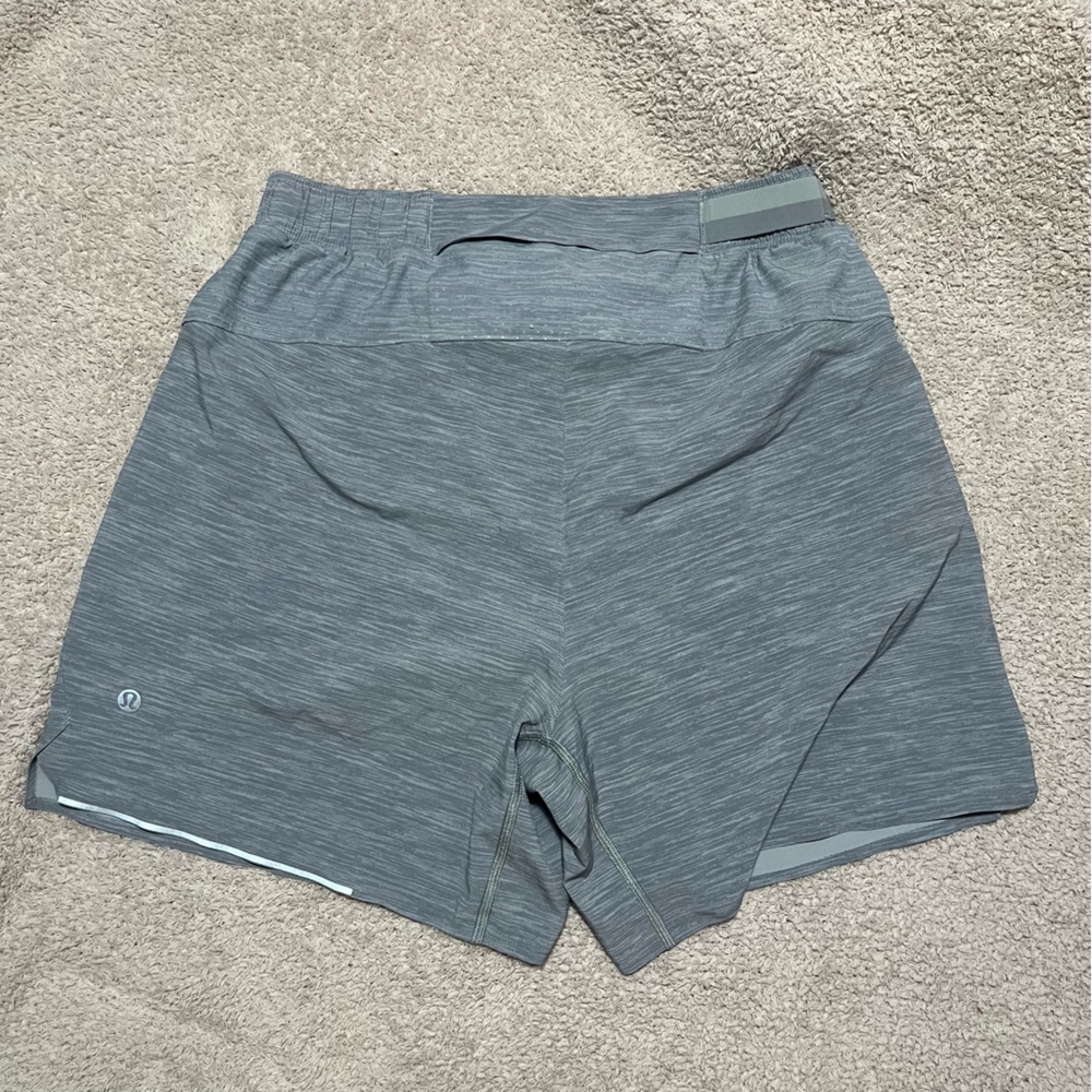Lululemon Surge 6" Shorts in Heather Seasalt Gray size Medium